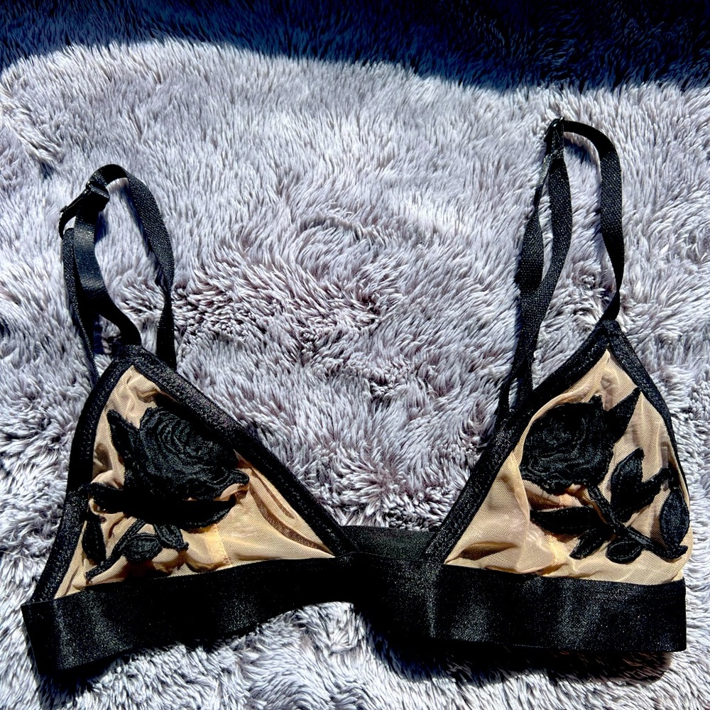 Rose detail bra